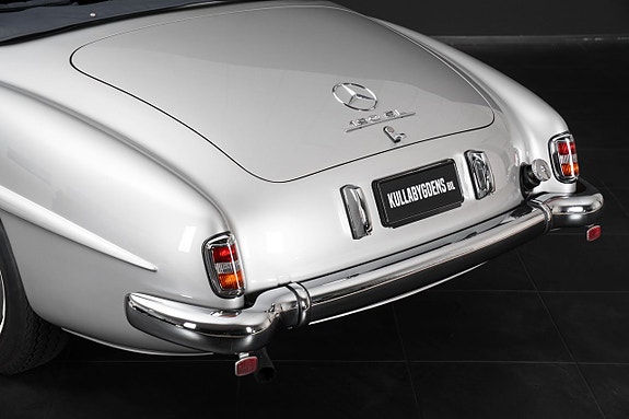 Mercedes-Benz 190 SL 19 of 22