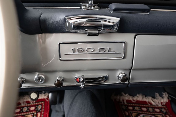 Mercedes-Benz 190 SL 16 of 22