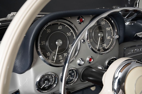 Mercedes-Benz 190 SL 15 of 22