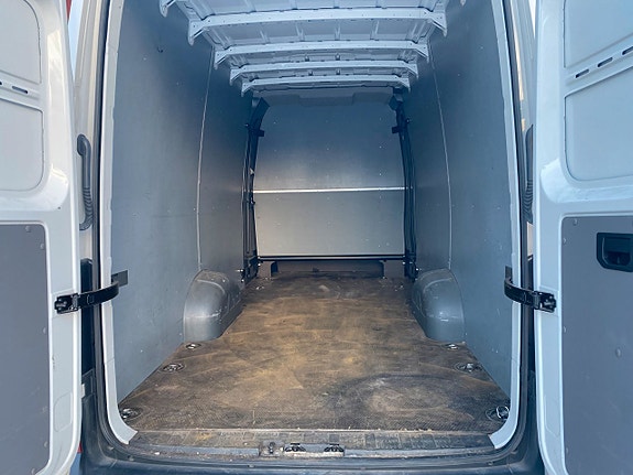 Volkswagen Crafter 8 of 12