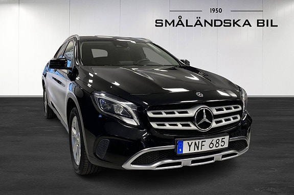 Mercedes-Benz GLA200 d 2 of 5