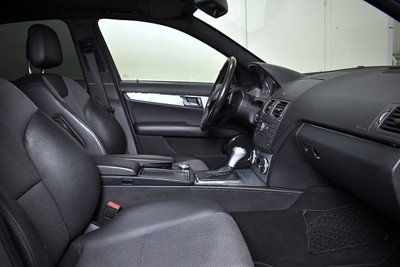 Mercedes-Benz C200 9 of 13