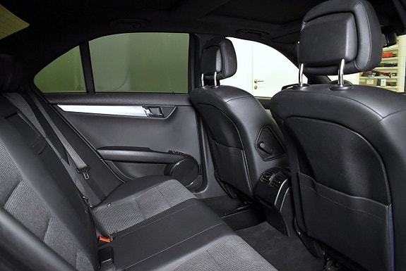 Mercedes-Benz C200 13 of 13