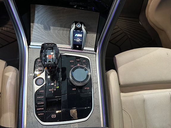 BMW M850i 19 of 29