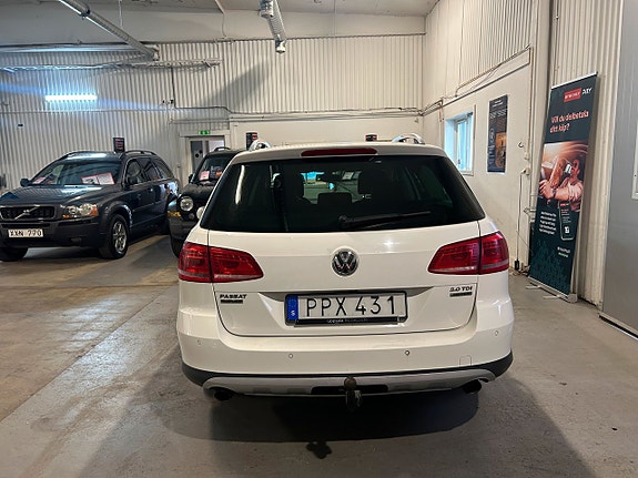 Volkswagen Passat Alltrack 19 of 19