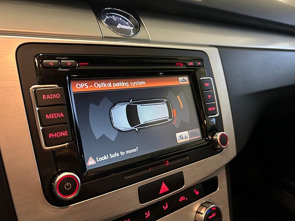 Volkswagen Passat Alltrack 16 of 19