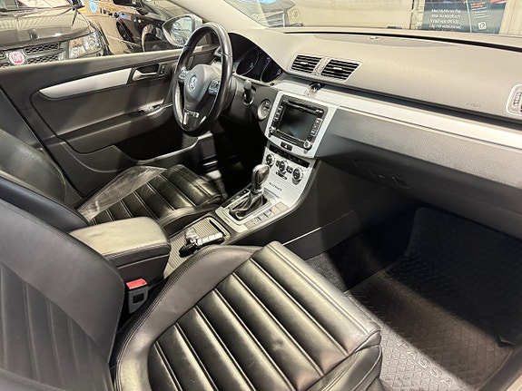 Volkswagen Passat Alltrack 10 of 14