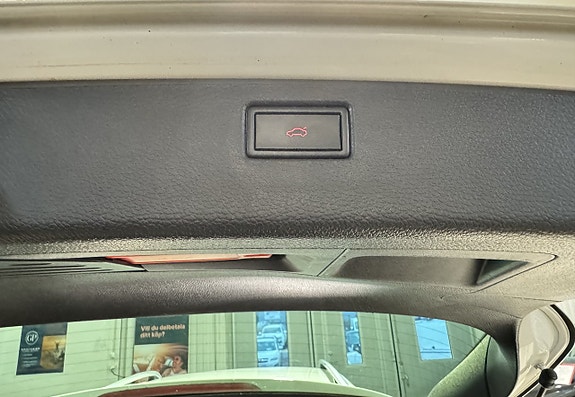 Volkswagen Passat Alltrack 13 of 14