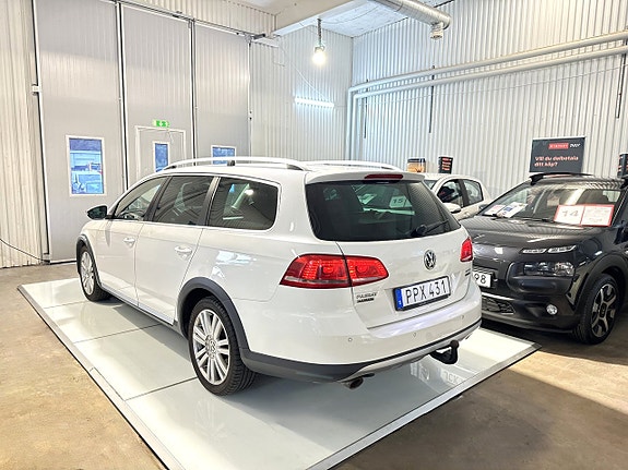 Volkswagen Passat Alltrack 5 of 14