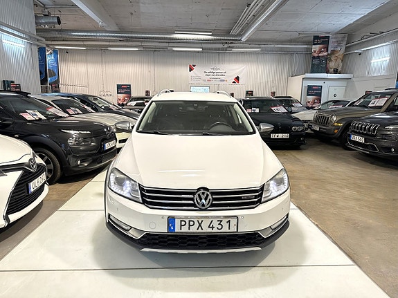 Volkswagen Passat Alltrack 3 of 14
