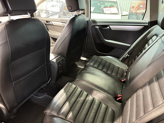 Volkswagen Passat Alltrack 9 of 14