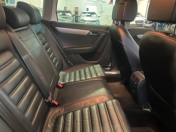 Volkswagen Passat Alltrack 13 of 19