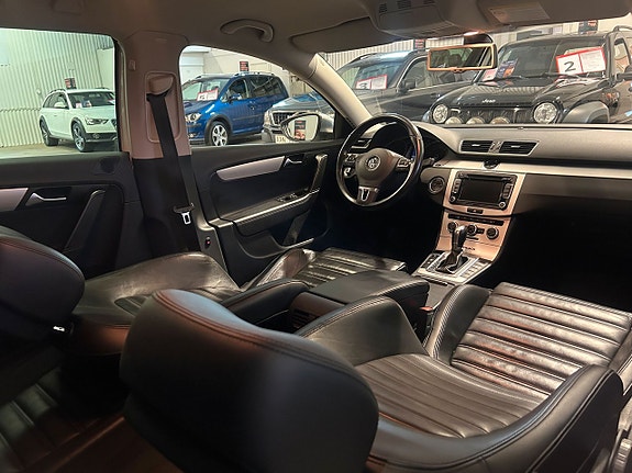 Volkswagen Passat Alltrack 14 of 19