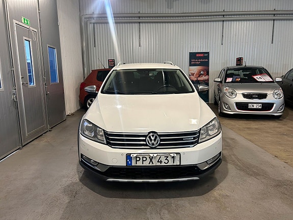 Volkswagen Passat Alltrack 3 of 5