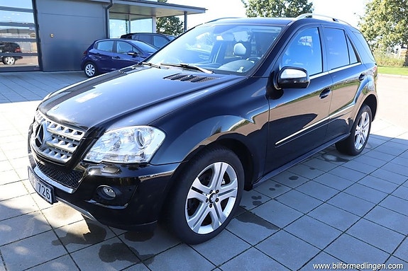 Mercedes-Benz ML350 2 of 5