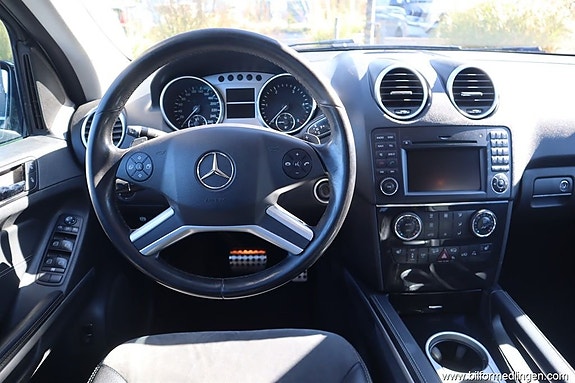 Mercedes-Benz ML350 3 of 5