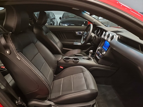Ford Mustang 12 of 23