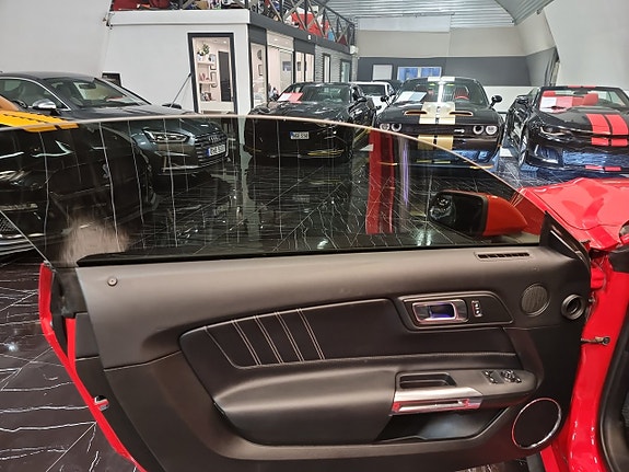 Ford Mustang 9 of 23