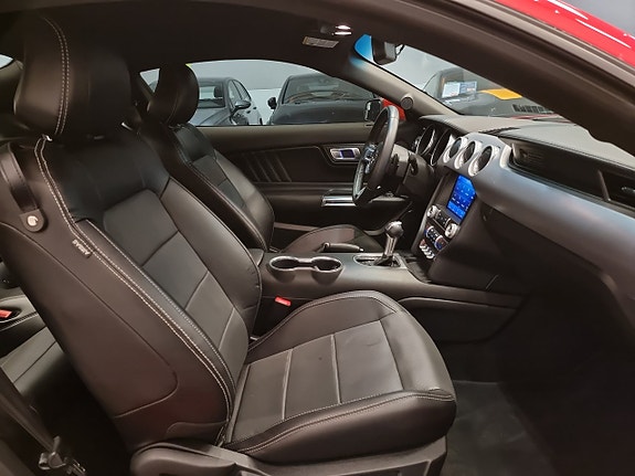 Ford Mustang 14 of 23