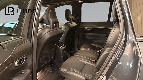 Volvo XC90 10 of 15