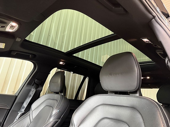 Volvo XC90 13 of 15