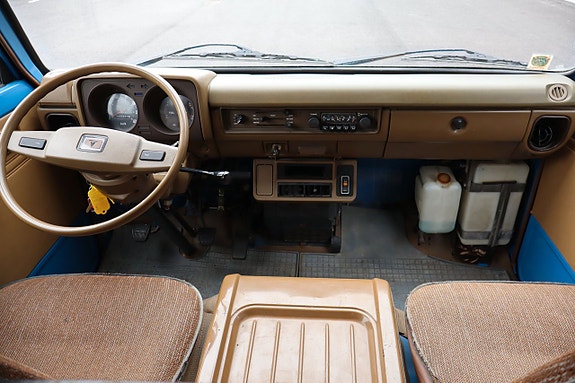 Toyota HiAce 25 of 26