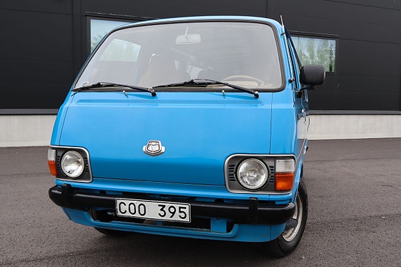 Toyota HiAce 3 of 5