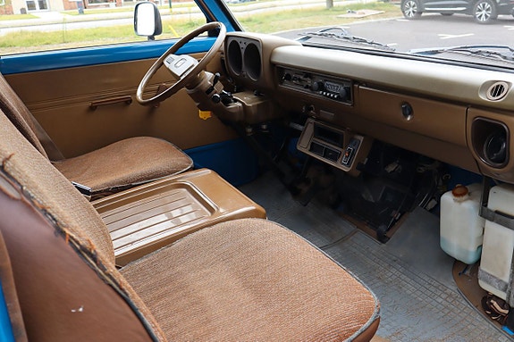 Toyota HiAce 21 of 26