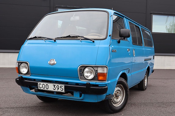 Toyota HiAce 2 of 5