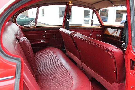 Daimler 2.5 Litre V8 12 of 23