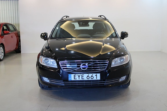 Volvo V70 2 of 5