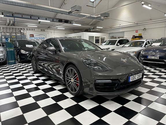 Porsche Panamera Turbo 2 of 5