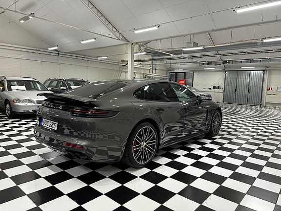 Porsche Panamera Turbo 5 of 5