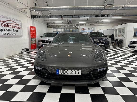Porsche Panamera Turbo 3 of 5