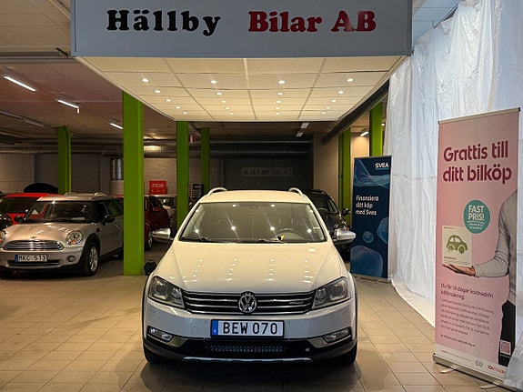 Volkswagen Passat Alltrack 2 of 5