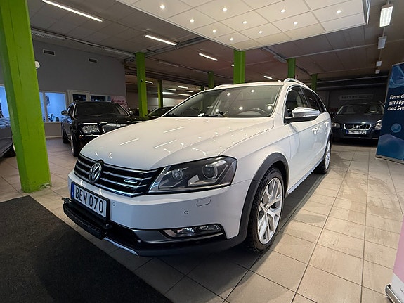 Volkswagen Passat Alltrack 3 of 5