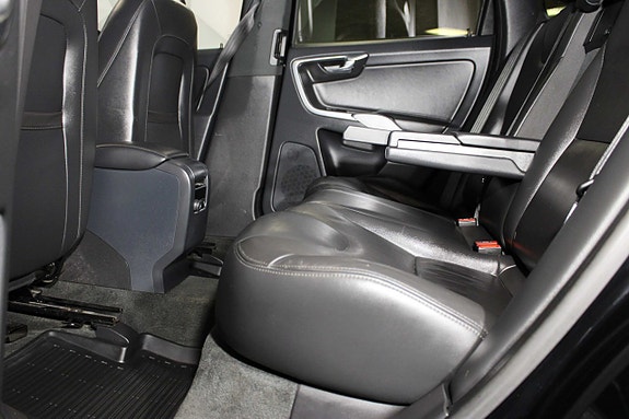 Volvo XC60 14 of 27