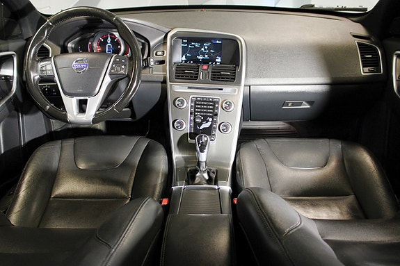 Volvo XC60 11 of 27