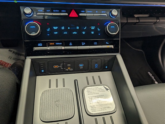 Hyundai Santa Fe 12 of 18