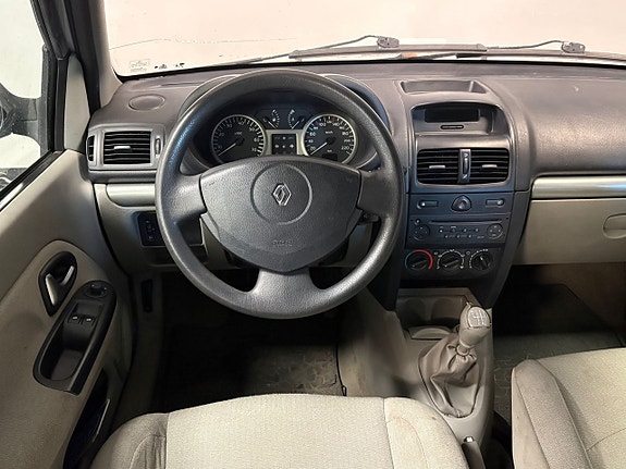 Renault Clio 10 of 15