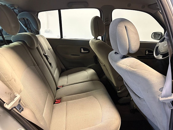 Renault Clio 14 of 15