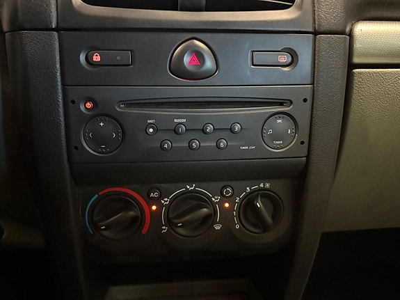 Renault Clio 11 of 15