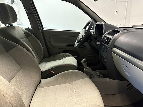 Renault Clio 13 of 15