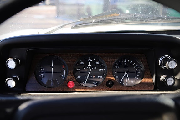 BMW 1502 8 of 9