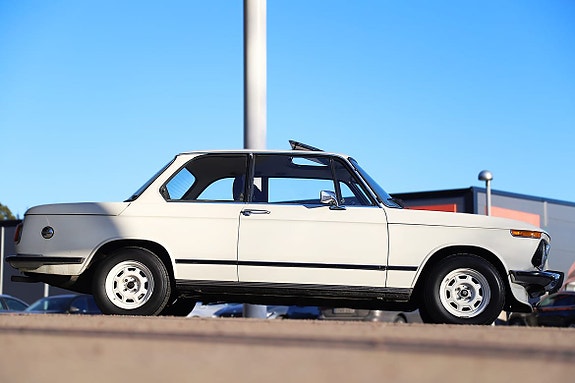 BMW 1502 2 of 9