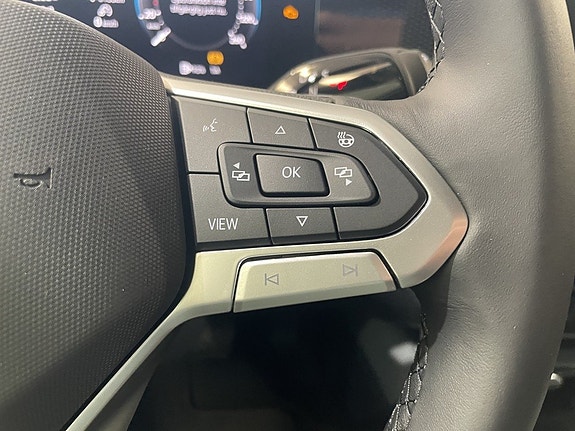 Volkswagen Passat 12 of 15