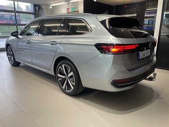 Volkswagen Passat 8 of 15