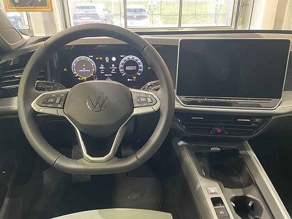 Volkswagen Passat 10 of 15