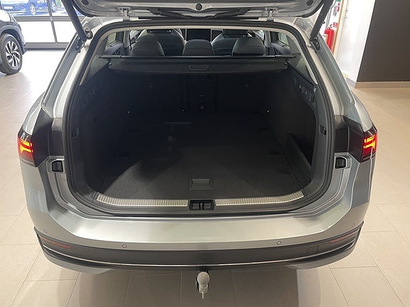 Volkswagen Passat 14 of 15
