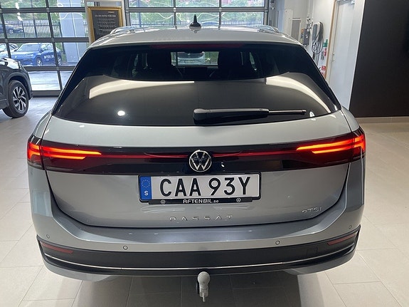 Volkswagen Passat 7 of 15